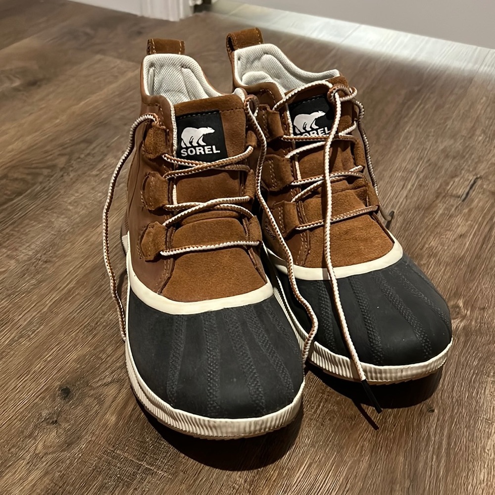 WOMEN'S SOREL OUT N ABOUT III CLASSIC BOOT SIZE 9.5